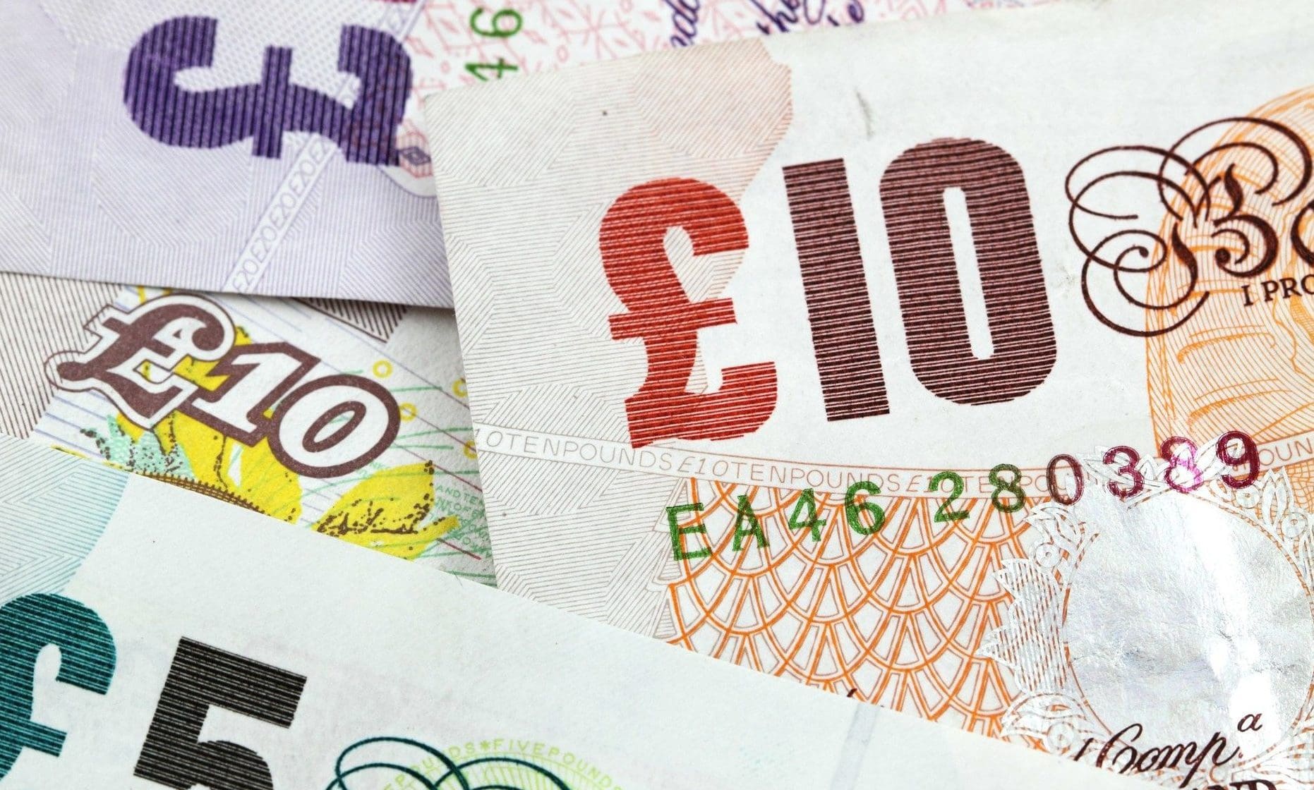 UK Inflation falls to 3.1% despite rising fuel costs