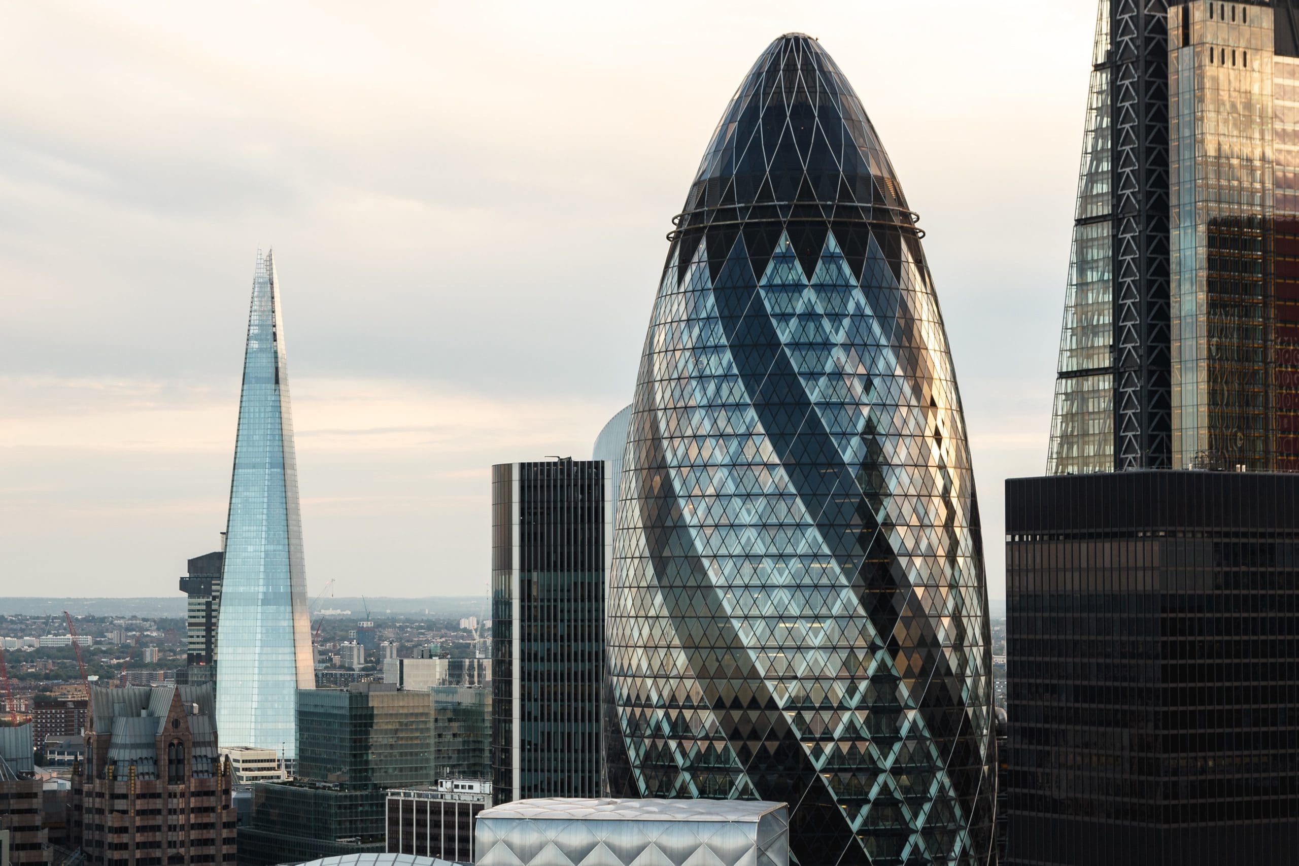 City workers given 10% pay lift while low earners see only 1% rise